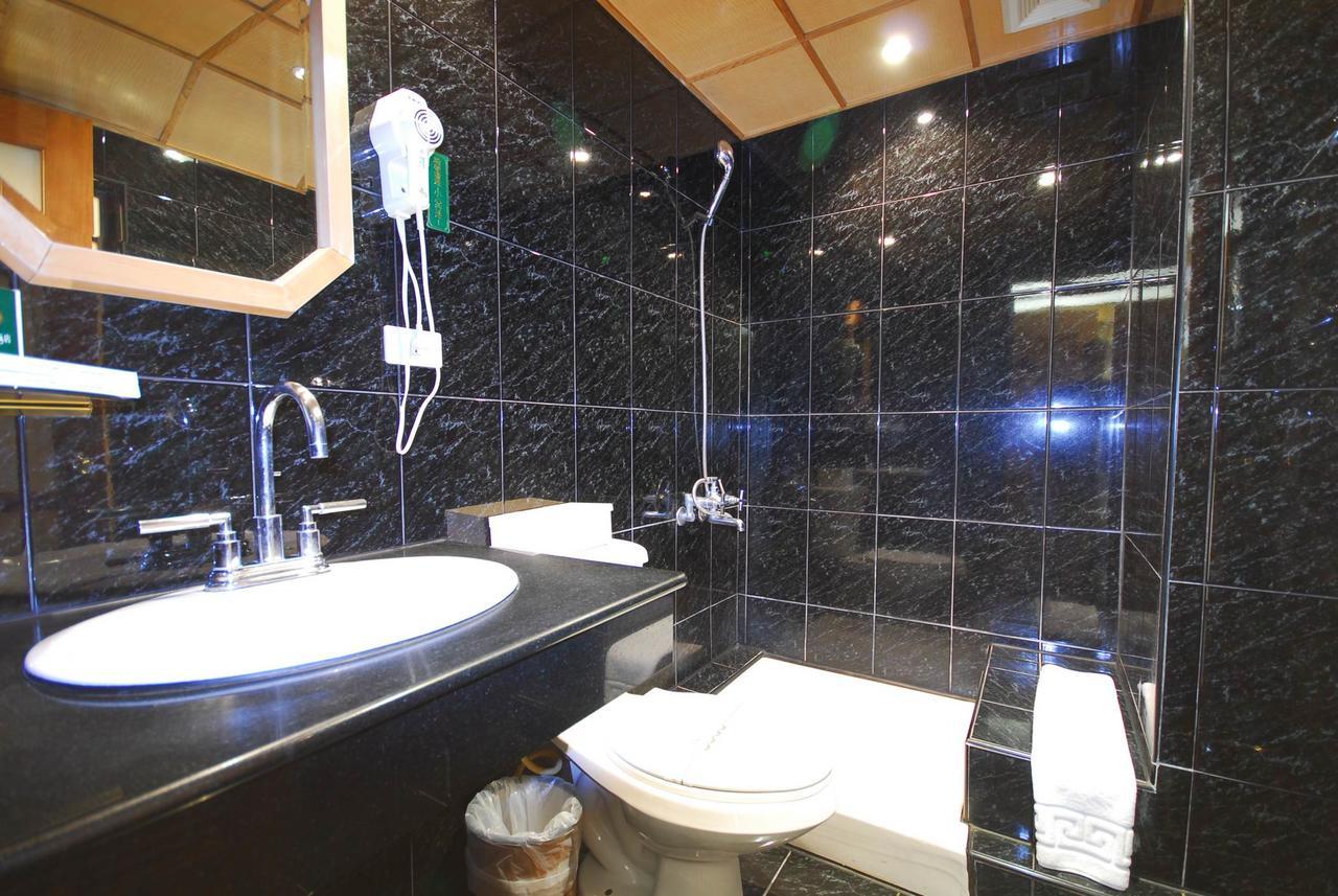Karo Hotel Kaohsiung Extérieur photo
